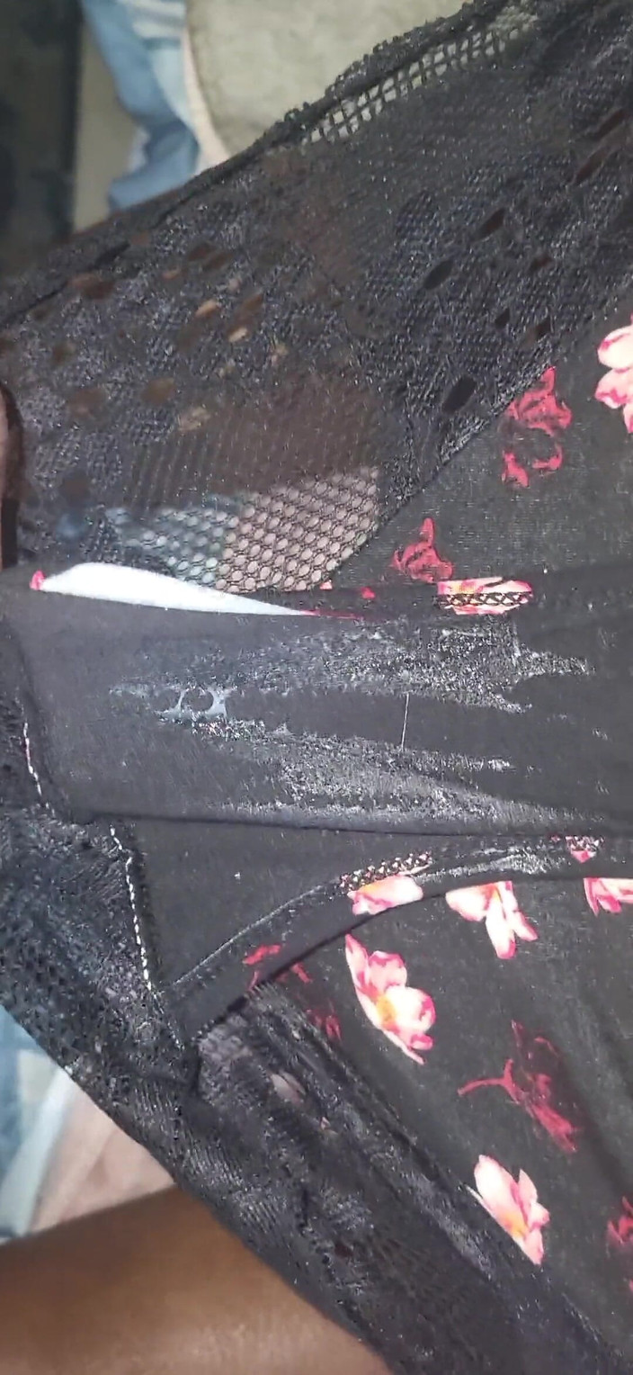 Chuck and Rob Doe: Cewek itu pengen pantatnya dicrot sperma