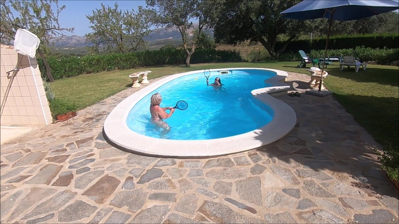 Cheyenne Rose 80: Cualquiera para tenis en la piscina