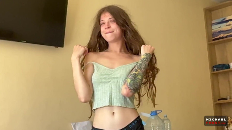 MichaelFrostPro: 일어나 그녀의 입에 넣어. 그녀의 목구멍에 정액