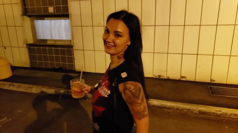 Alt Erotic: Adel Asanti otoparkta yarak emiyor ve sonra otelde dölleniyor