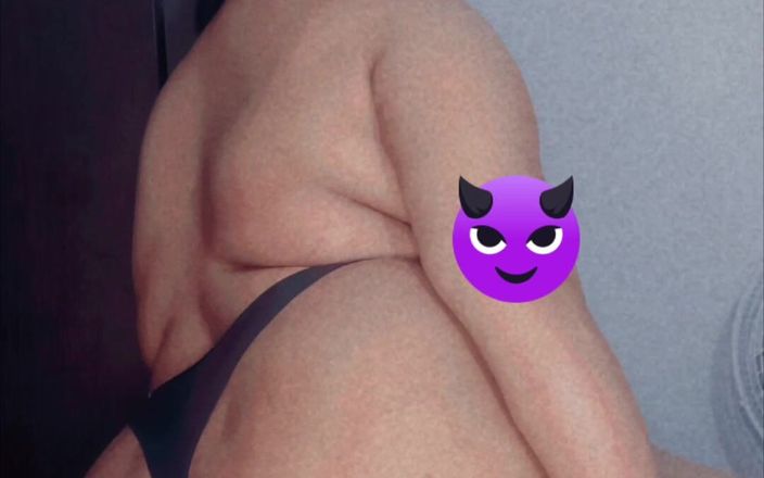 Miia Foxxy: A Big And Delicious Butt