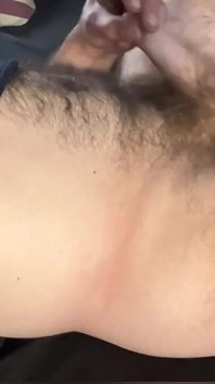 Táta kouří mladíka a dostane na něj sperma