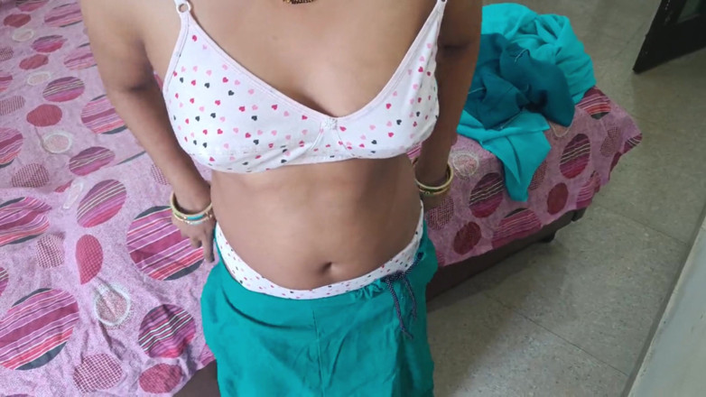 YOURAMRITA04: Mi hermanastra y yo disfrutamos del sexo