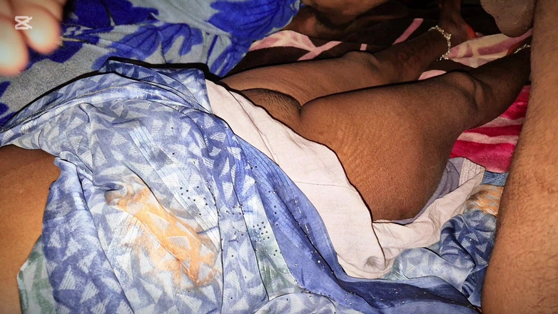 ExcitedWomen: Adik tiri desi panas India berkongkek pada tengah malam