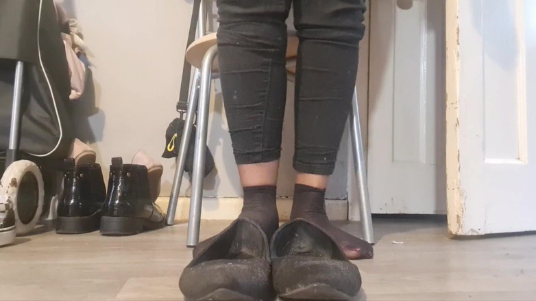 Simp to my ebony feet: Для любителів гомілких панчох