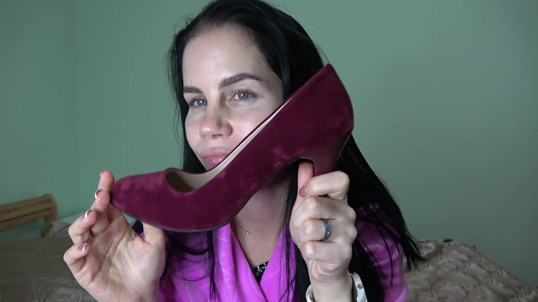 Anna Sky: 펠라를 해주고 스틸레토 힐을 빨아주는 아름다운 안나