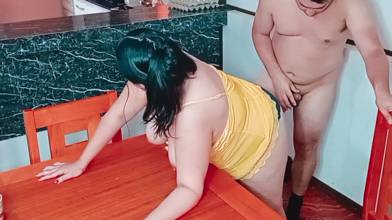 BBW Kelly Mom: Mẹ kế của tôi phục vụ cà phê cho tôi...
