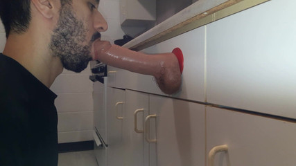 Ricky Cage: Sleduji hru