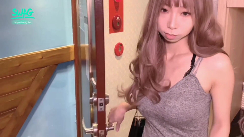 SWAG.live: Bystig asiatisk oskuld creampied och sprutar massivt!