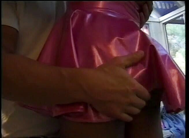 Shemale World: Transseksualna czarna piękność zerżnięta przez białego faceta!