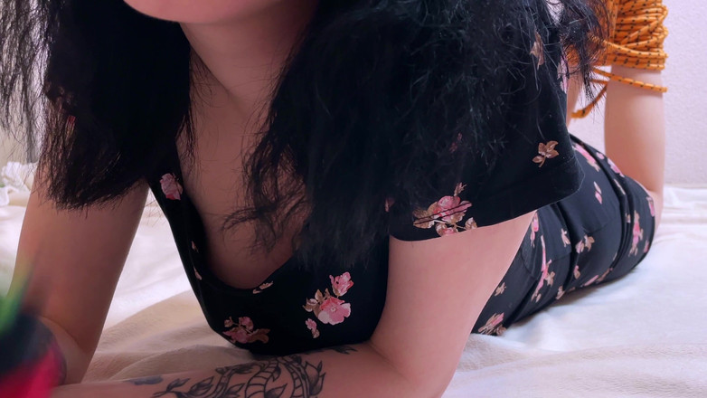 Eva Deva: Eva divas in schwierigkeiten ruft einen freund an