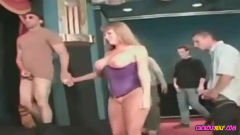 Cuckold MILF: Cuckold MILF - MILF bertetek besar curang pada suami bancinya