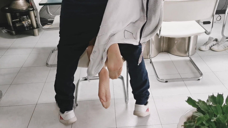 Yvonne: Pouze pro milovníky nylonových chodidel