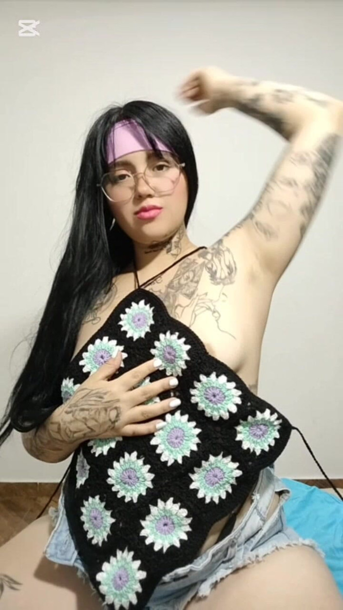 Dalyla: Latina Arrecha Se Frota Su Coño