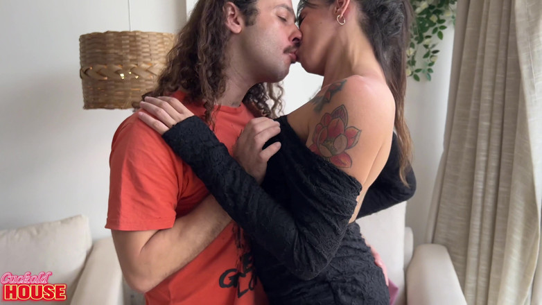 CuckoldHouse: เจ้าสาวหีบานคนนี้ชอบเย็ดกับผู้ชายนอกใจสามี