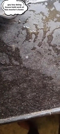 Indický gay chlapec jde bez oblečení do domu svého pána, kde se umývá nádobí, mytí oblečení atd