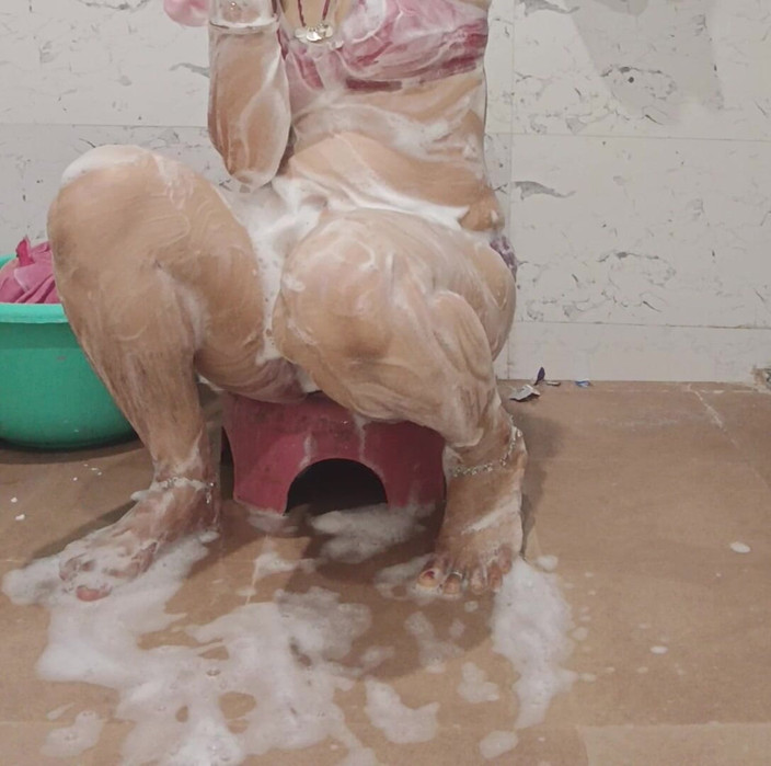 Priya hot 77: Priya bhabi trình diễn tắm nóng bỏng