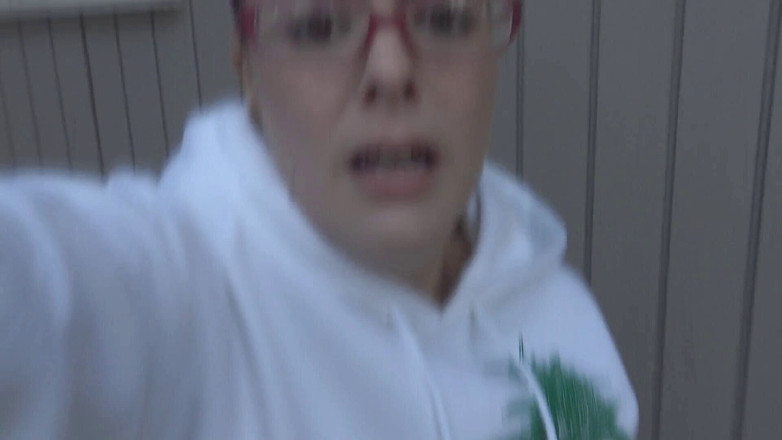 Tropical Lust: Kendra को उसके घर से बाहर बंद कर दिया जाता है