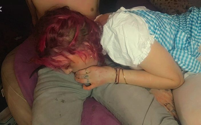 Moondrugz: Dorothy menyusuri jalan bata kuning menuju kontol ngaceng, memeknya berantakan...