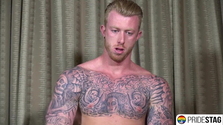 HomoStag: Blonde Redhead Straight Bodybuilder Strips and Shows His Muscles Before...