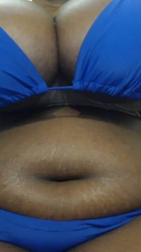 Leche entre mis tetas gigantes