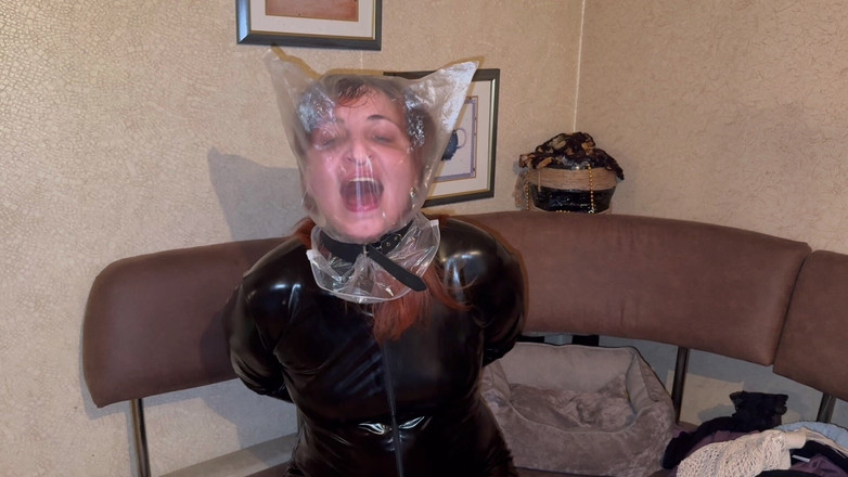 Elena917: Mluvení v plastovém tašce, latexu a poutech