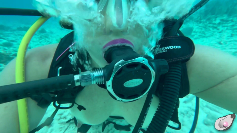 Mistress Pink Pearl: Supergirl gặp con bạch tuộc nứng nhất ở Bonaire