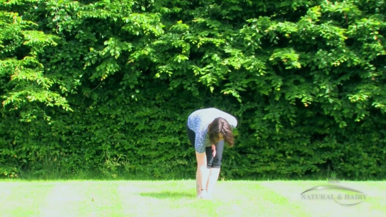 ATK Fans (Hairy): Beryl Is Rocking Her Bare Feet Through the Soft Grass