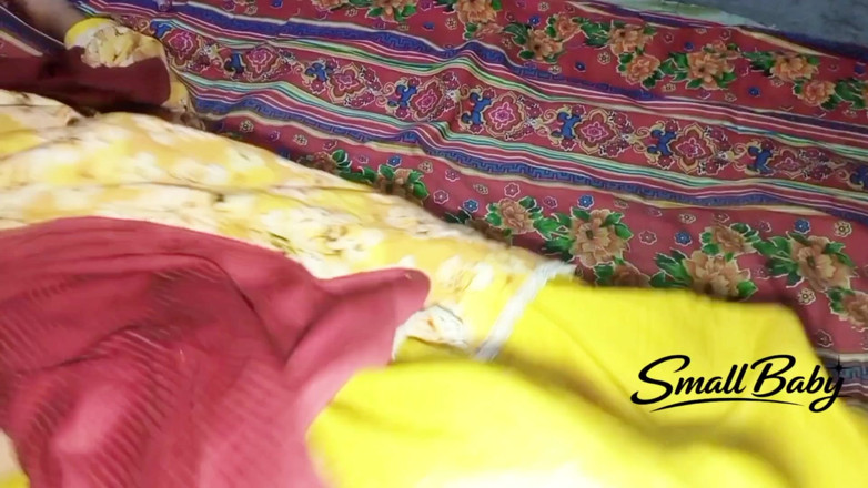 Small Baby: Indická desi vysokoškolská hostel dívka virální sex video