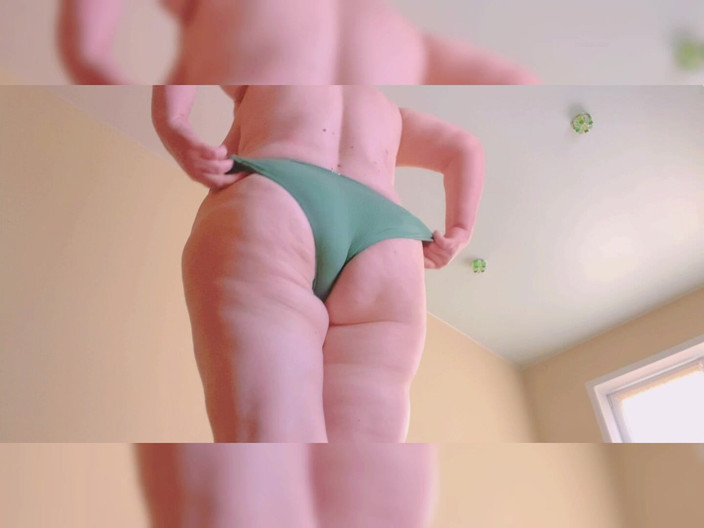 VikkiGeorgia: Panties Show