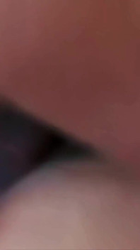Blonda țâțoasă Shyla Stylez își fute pizda cu degetele și țâțele uriașe acoperite de spermă