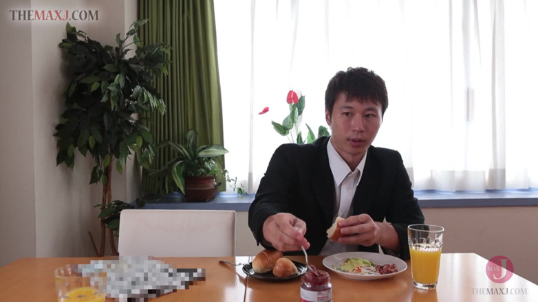 Max Japanese: 玛雅的同学把她推了下来...