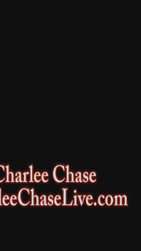 Die vollbusige blonde MILf charlee chase bekommt tittenfick!