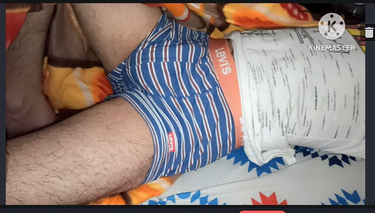 Desi__Panda: 夜に親友を誘惑して、彼が家に来たときに