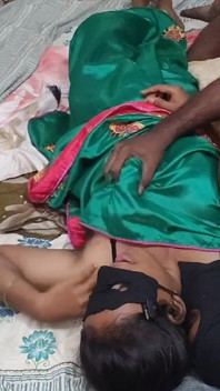 A Boy Called Harika Aunty and Had Sex with Her, Saying That No One Was Home.
