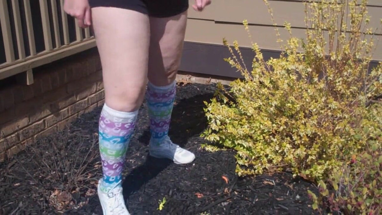 Sexy Amateurz: Sie zerstört einen garten