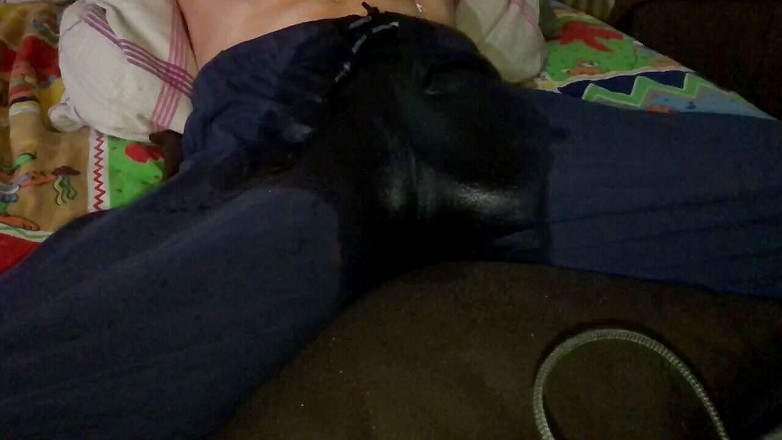 Sebi87: Piscia ragazzo si masturba