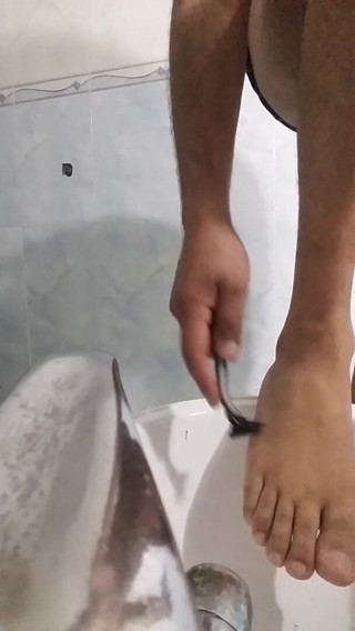 Boy top Amador: Bạn có tôn sùng một chân như thế không?!