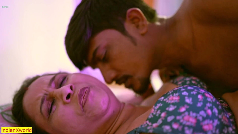 Indian Xshot: Indická krásná bhabhi ošukaná neznámým zlodějem! Nečekaný sex