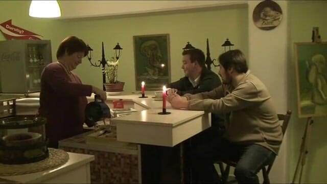 Anna Devot: Annadevot - 카페에서 웨이트리스로
