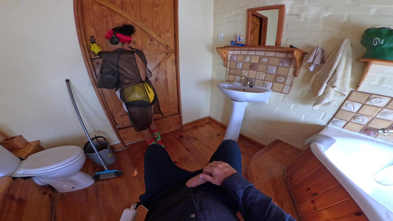 Twisted Nymphs: Кручені німфи - прибиральниця члена - частина 1