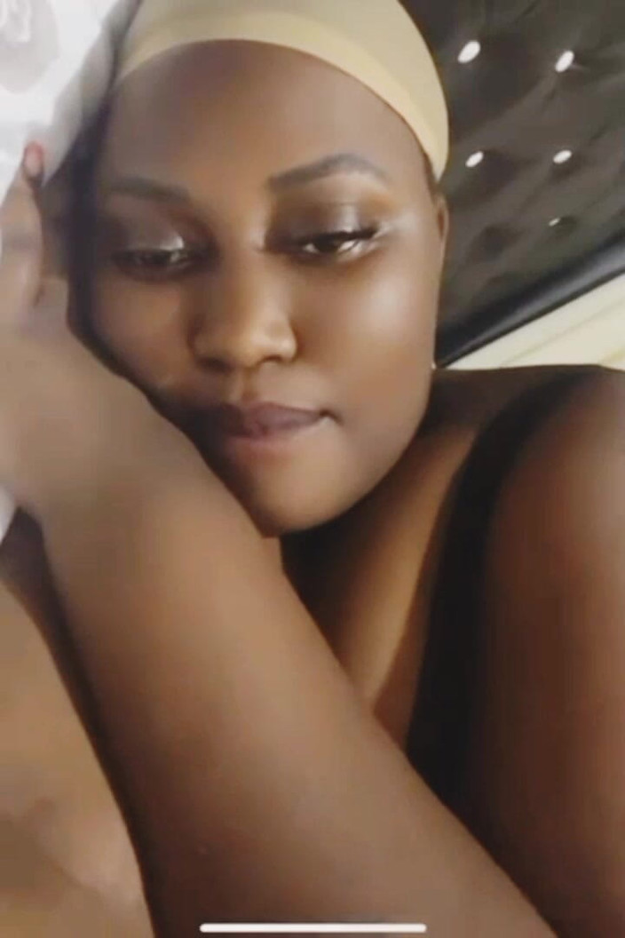 Me and my new slut: Tlustá ebenová holka má velkou tlustou kundičku a masturbuje