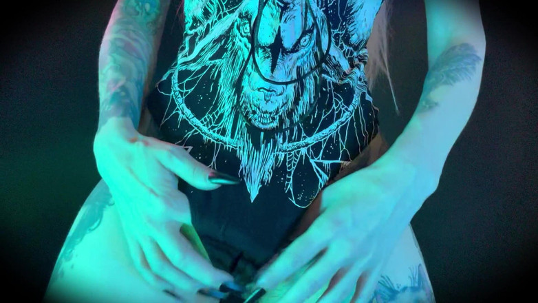 Baal Eldritch: Apprenez à quoi ressemble un vrai homme - adoration de la chatte,...