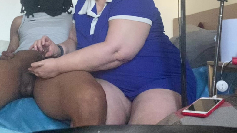 Daddykane: Bunică sexy la îndemână se ocupă de pula iubitului cu masaj...