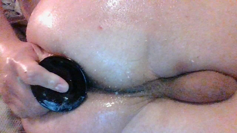 Piggy: Sissy oliata da vicino gioca con la figa pt 1