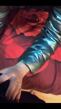 Orta yaşlı seksi kadın ep 137 üvey anne yüzünden sikildi. Parlak ve kabarık cekete boşal.eğer sana yardım etmemi istediğin bir fetişin varsa