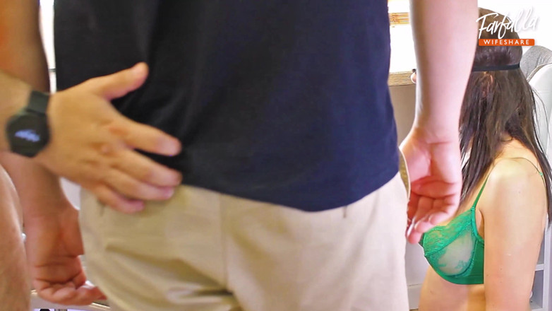Farfalla wifeshare: Překvapení pro manželku. Manželka poprvé ochutná cizincovo péro. Celá scéna....