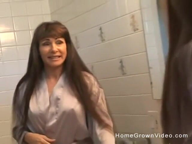 Homegrown Wives: Older Brunette Alexandra Shows Jp How to Fuck