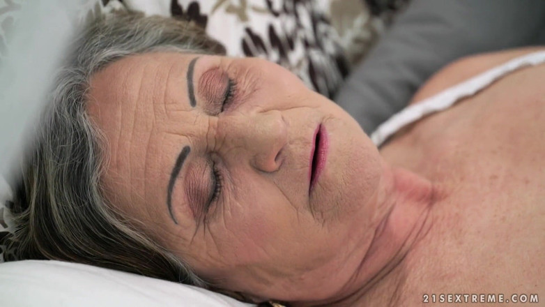 21 Sextreme: 21Sextreme - Horny hairy granny