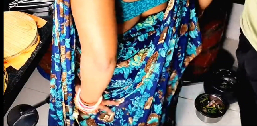 Kavitha_Vintho_: Indian Desi Aunty in Kitchen Our Husband Went to Come...